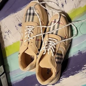 Burberry size 38 shoes